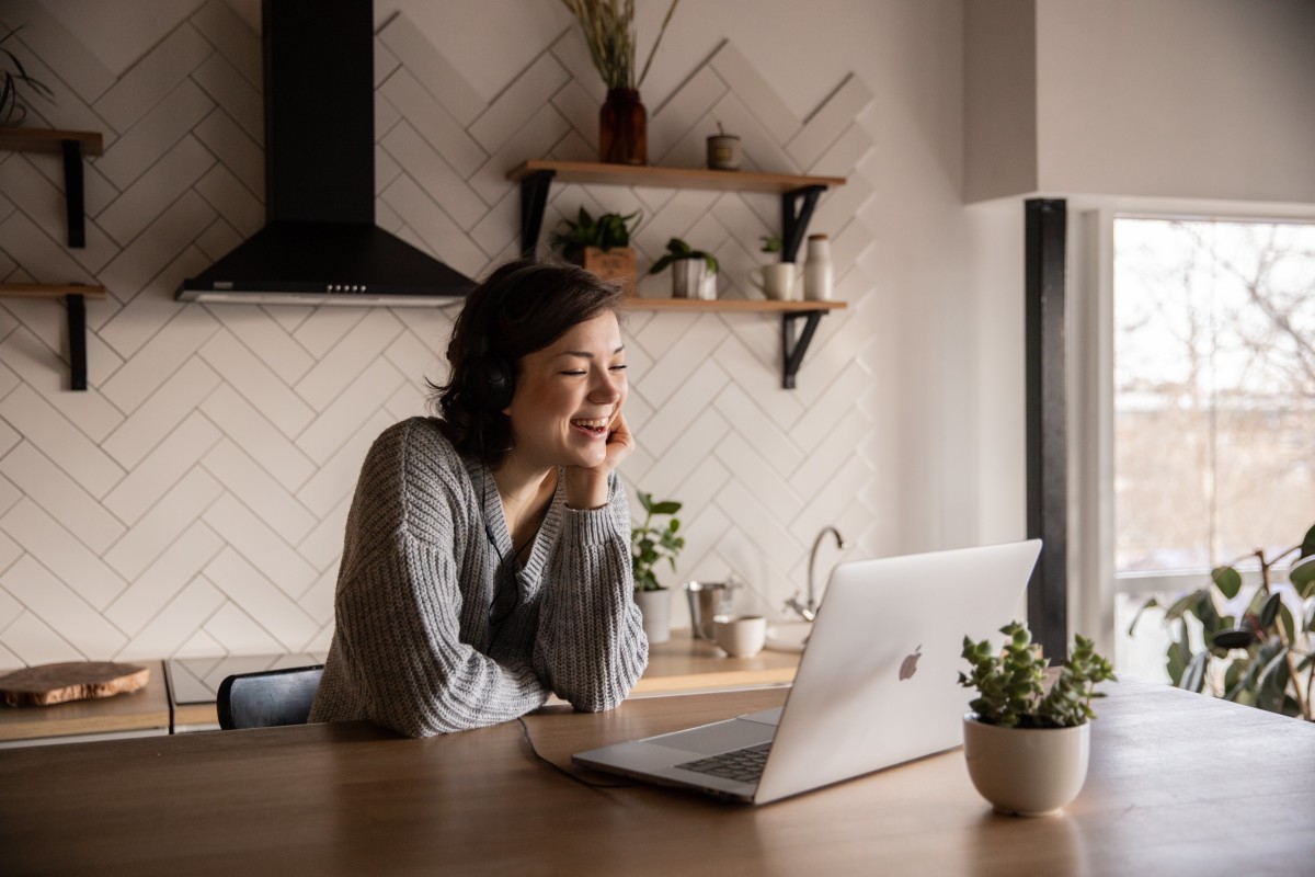 Smiling woman in an online meeting