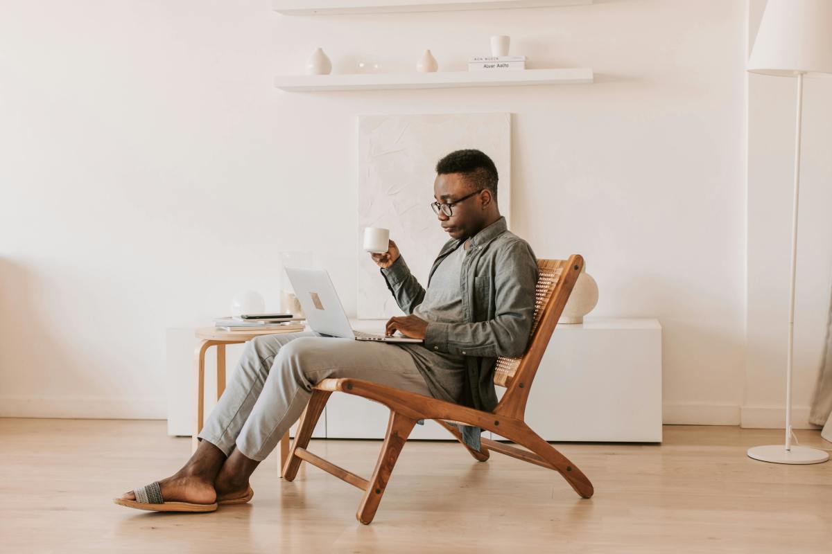 Man sitting with a laptop on his lap